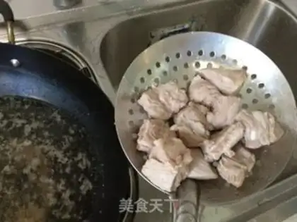 Make Golden curry chicken chop rice step 5