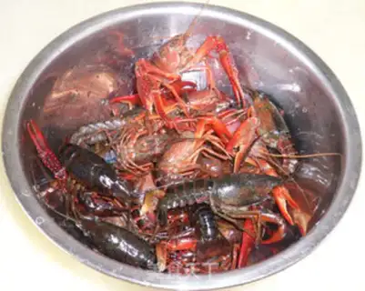 Make spicy crayfish step 0