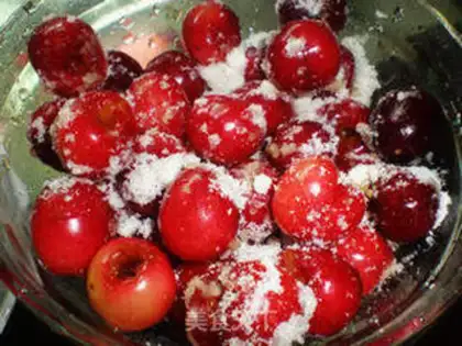 Make Sweet cherry pie step 5