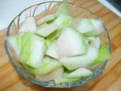 Make stir-fried pork belly with watermelon peel step 2
