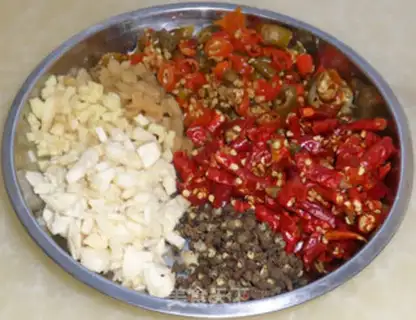 Make spicy crayfish step 2