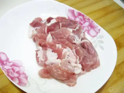 Make stir-fried pork belly with watermelon peel step 3