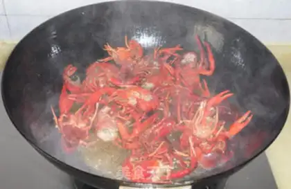Make spicy crayfish step 4
