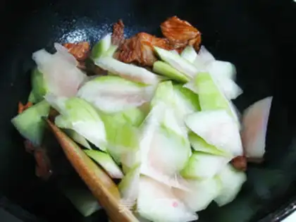 Make stir-fried pork belly with watermelon peel step 5