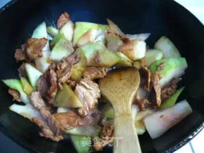 Make stir-fried pork belly with watermelon peel step 6
