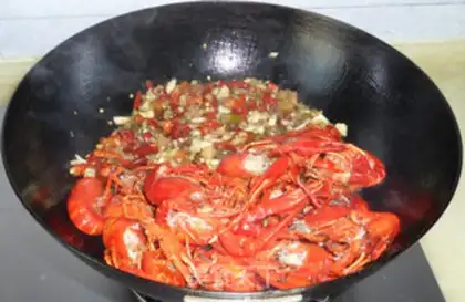 Make spicy crayfish step 6