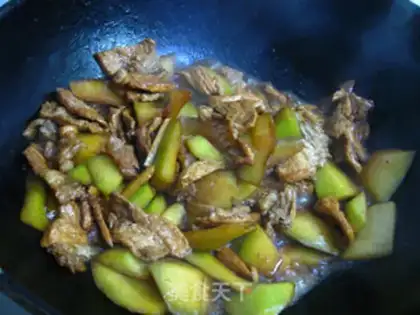 Make stir-fried pork belly with watermelon peel step 7