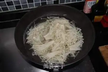 Make Shredded chicken and mushroom step 1