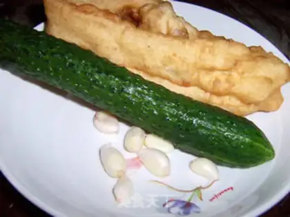 Make Fritters patting cucumbers step 0