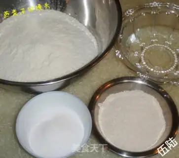 Make Cutting steamed buns with oatmeal knife step 0