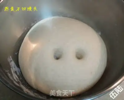Make Cutting steamed buns with oatmeal knife step 5