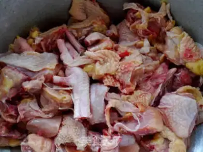 Make stir-fried chicken with tea tree mushroom step 0