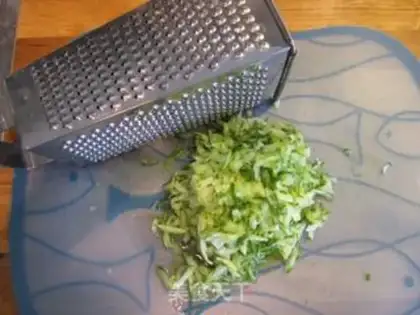 Make Shrimp and cucumber egg cake step 1