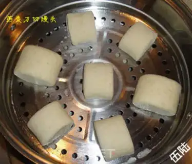 Make Cutting steamed buns with oatmeal knife step 10