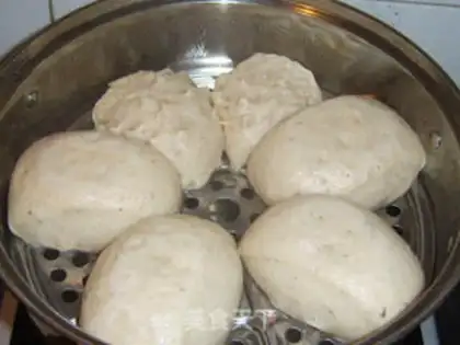 Make Black soybean milk steamed buns step 8