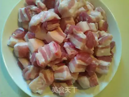 Make braised pork and potatoes step 0