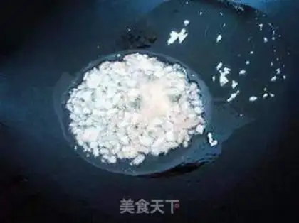 Make stir-fried pork with pickled cabbage step 2