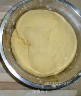 Make Pumpkin bean paste bun step 4