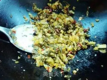 Make stir-fried pork with pickled cabbage step 5