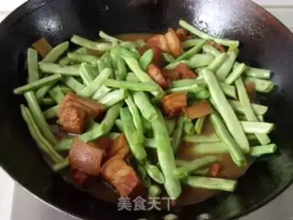 Make Roasted pork with green beans step 4