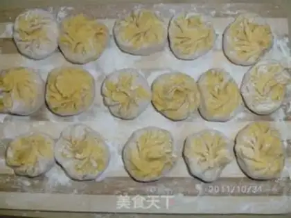 Make Pumpkin bean paste bun step 5