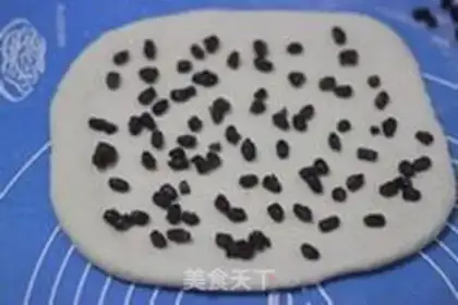 Make Matcha honey bean two-color toast step 2