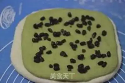 Make Matcha honey bean two-color toast step 3
