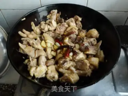 Make stir-fried chicken with tea tree mushroom step 8