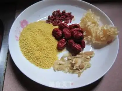 Make Millet, red dates, and tremella porridge step 0