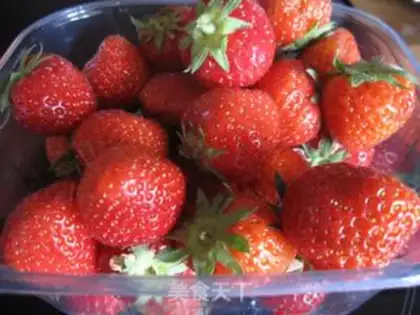 Make strawberry milkshake step 0
