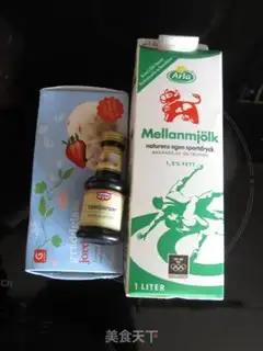 Make strawberry milkshake step 1