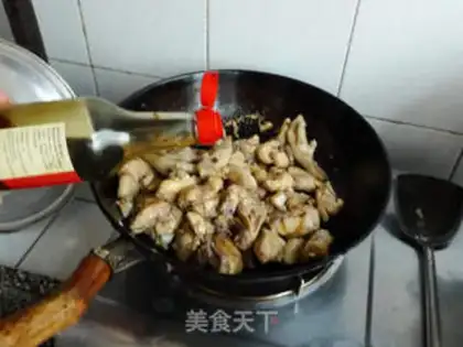 Make stir-fried chicken with tea tree mushroom step 10