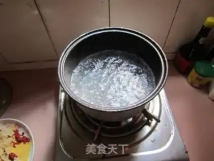 Make Millet, red dates, and tremella porridge step 2