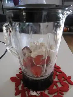 Make strawberry milkshake step 2