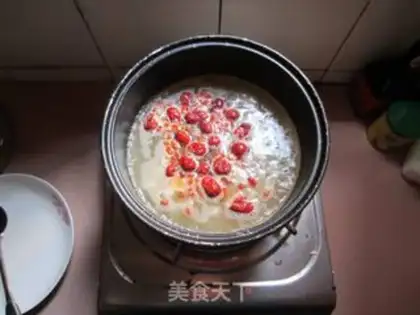 Make Millet, red dates, and tremella porridge step 3