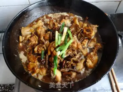 Make stir-fried chicken with tea tree mushroom step 13