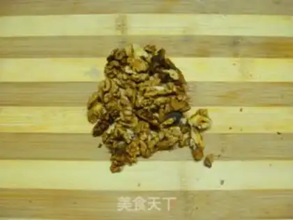 Make Pineapple walnut glutinous rice balls step 2