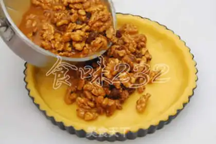 Make Walnut raisin pie step 16