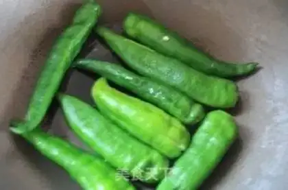 Make Tiger skin green pepper step 2