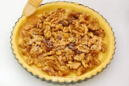 Make Walnut raisin pie step 18