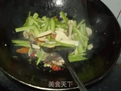 Make stir-fried dried bean curd with cold melon step 4