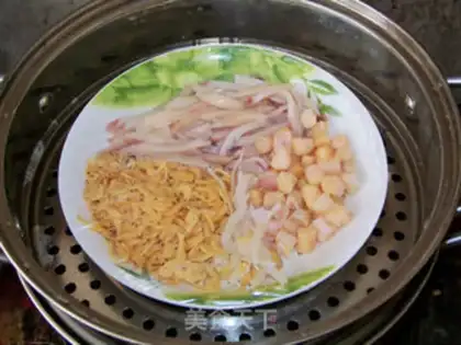 Make Seafood soup with thousands of hair step 1