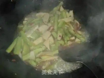 Make stir-fried dried bean curd with cold melon step 6