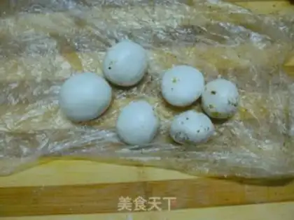 Make Pineapple walnut glutinous rice balls step 8