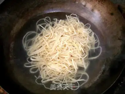Make Seafood soup with thousands of hair step 2
