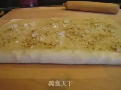 Make Crispy and dregs scallion cake step 4