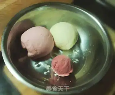 Make bow steamed buns step 5