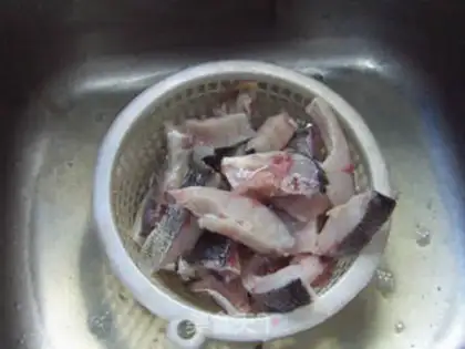 Make stir-fried fish pieces with green pepper step 3