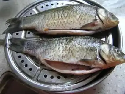 Make Crucian carp tofu soup step 0