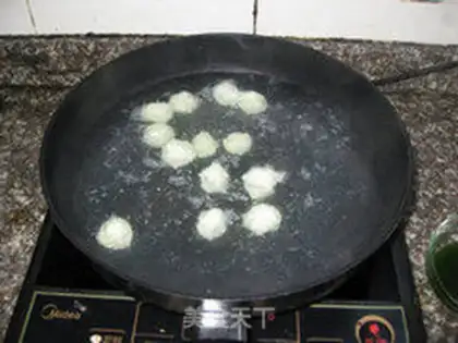 Make Two-color love meatballs step 10